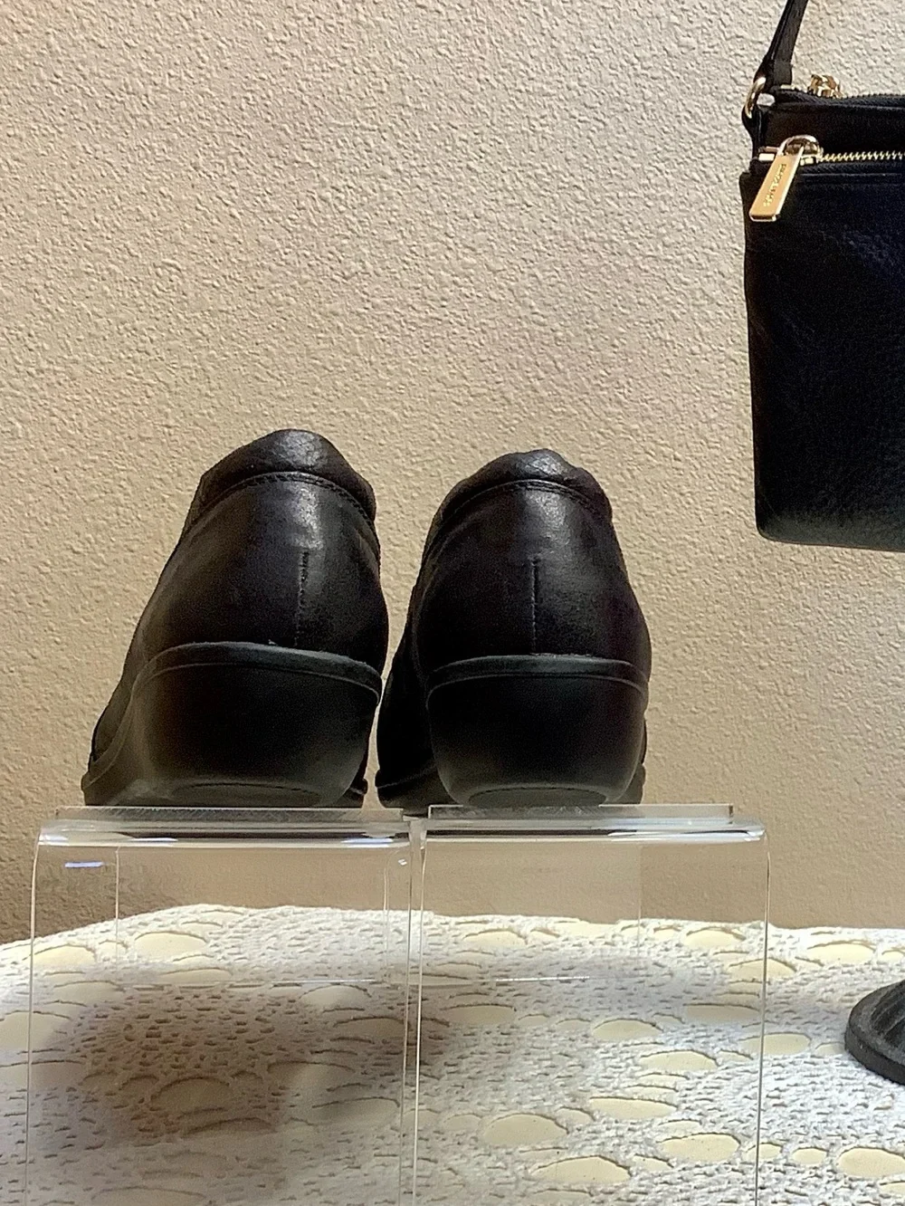 YUU BLACK SLIP ON COMFORT SHOES SIZE 9.5 M